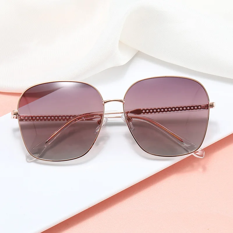 

Женские Классические солнцезащитные очки с поляризацией, модные брендовые солнцезащитные очки с металлическими стеклами в стиле интернет-...