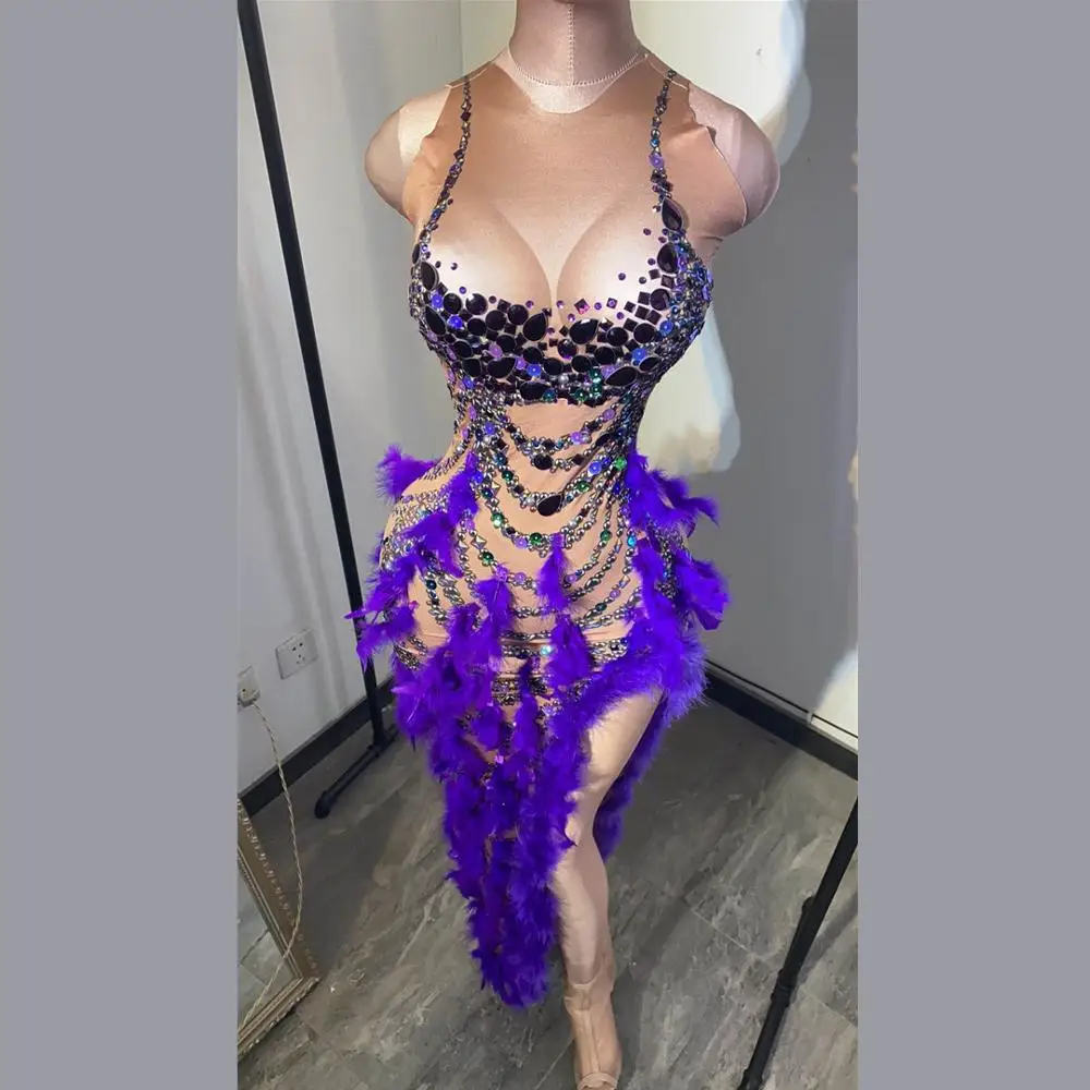Женское вечернее платье русалка фиолетовое с высоким разрезом стразами и