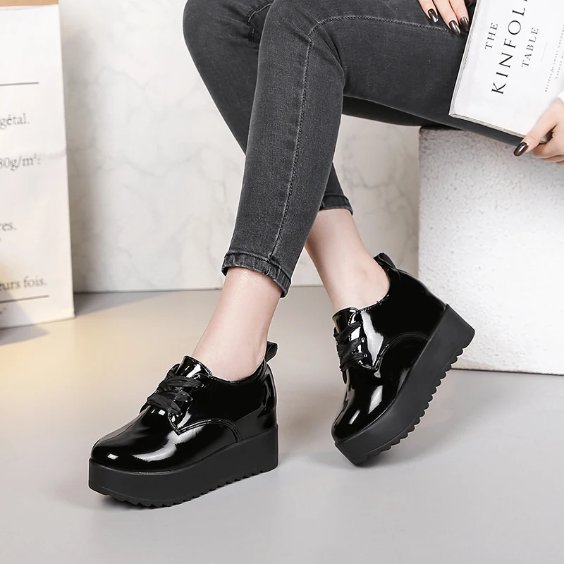 Женские оксфорды на платформе броги обувь плоской подошве лакированная кожа