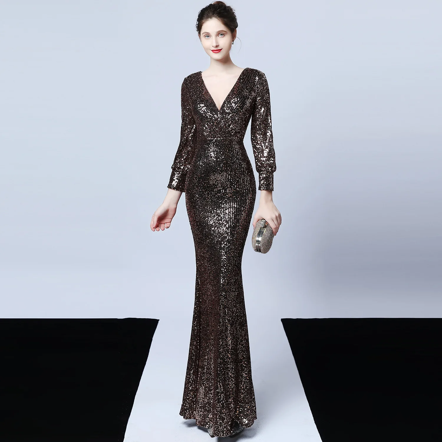 Платье с длинными рукавами и глубоким v-образным вырезом, с блестками,, вечернее, темпераментное, тост, для юных, праздников, праздников, годовых встреч, элегантное, рыбий хвост
