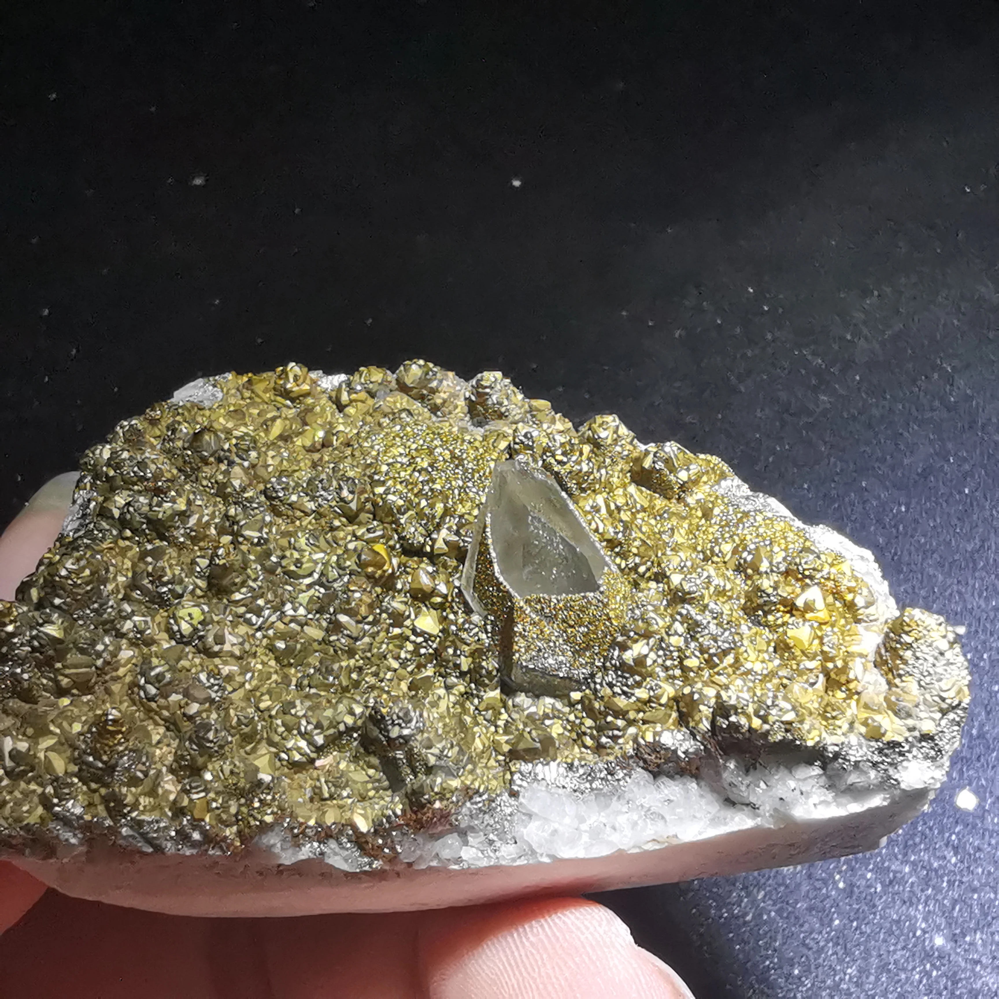 

97.7gRare natural calcite protolith brass quartz symbiotic energy accumulation stone decorative mineral specimen