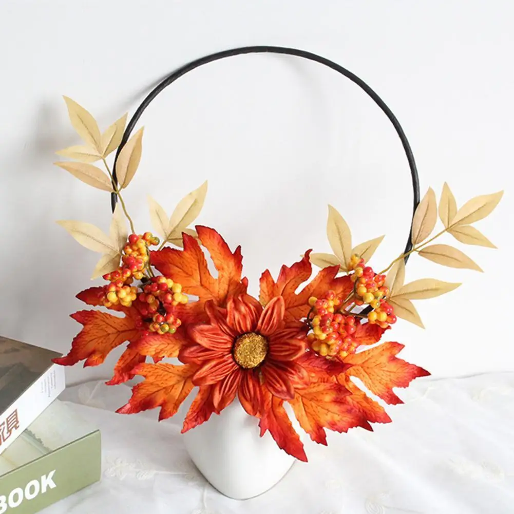 

Long Lasting Practical Autumn Theme Artificial Wreath Realistic Maple Leaf Wreath Exquisite Shape for Gift