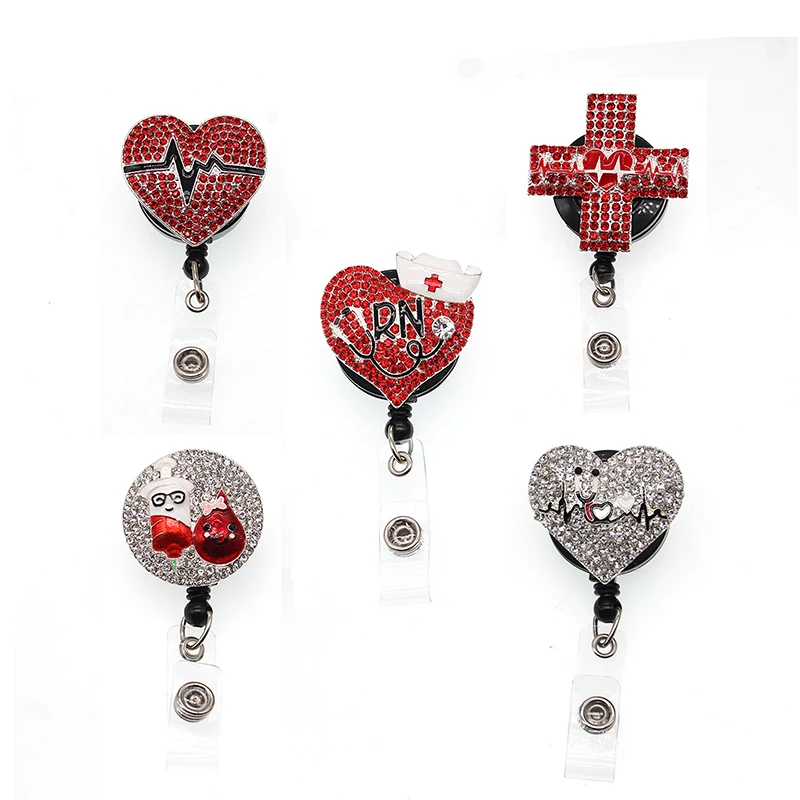 Значок медицинский со стразами держатель с выдвижной катушкой в виде знака врача