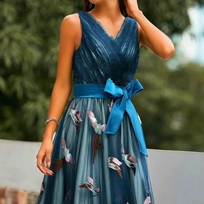 

Women Elegant Embroidery Floor-length Party Dress Sexy Backless Lace Up Retro Blue Maxi Dress Sexy V Neck Sleeveless Mesh Dress