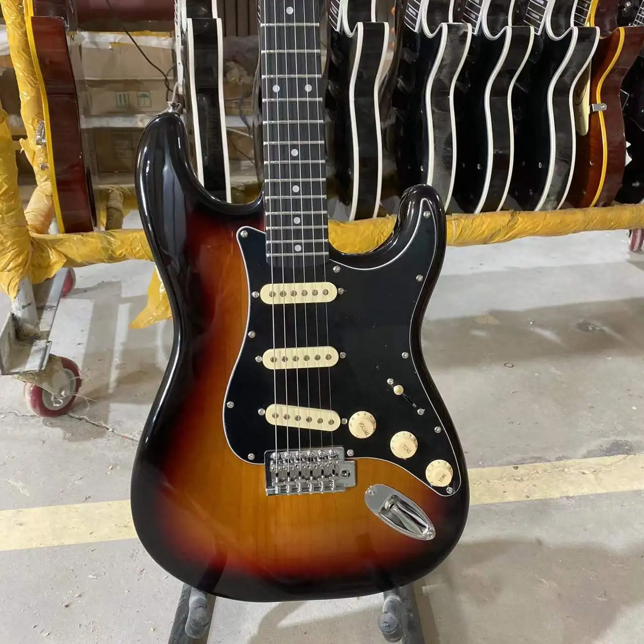 

ST Version Electric Vintage Sunburst Color Alder Wood Body Black Pickguard Chrome Hardware High Quality Guitarar Free Shipping