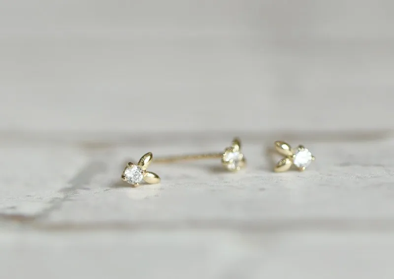 Серьги-гвоздики с кристаллами и золотым Кроликом 14 к | Украшения аксессуары