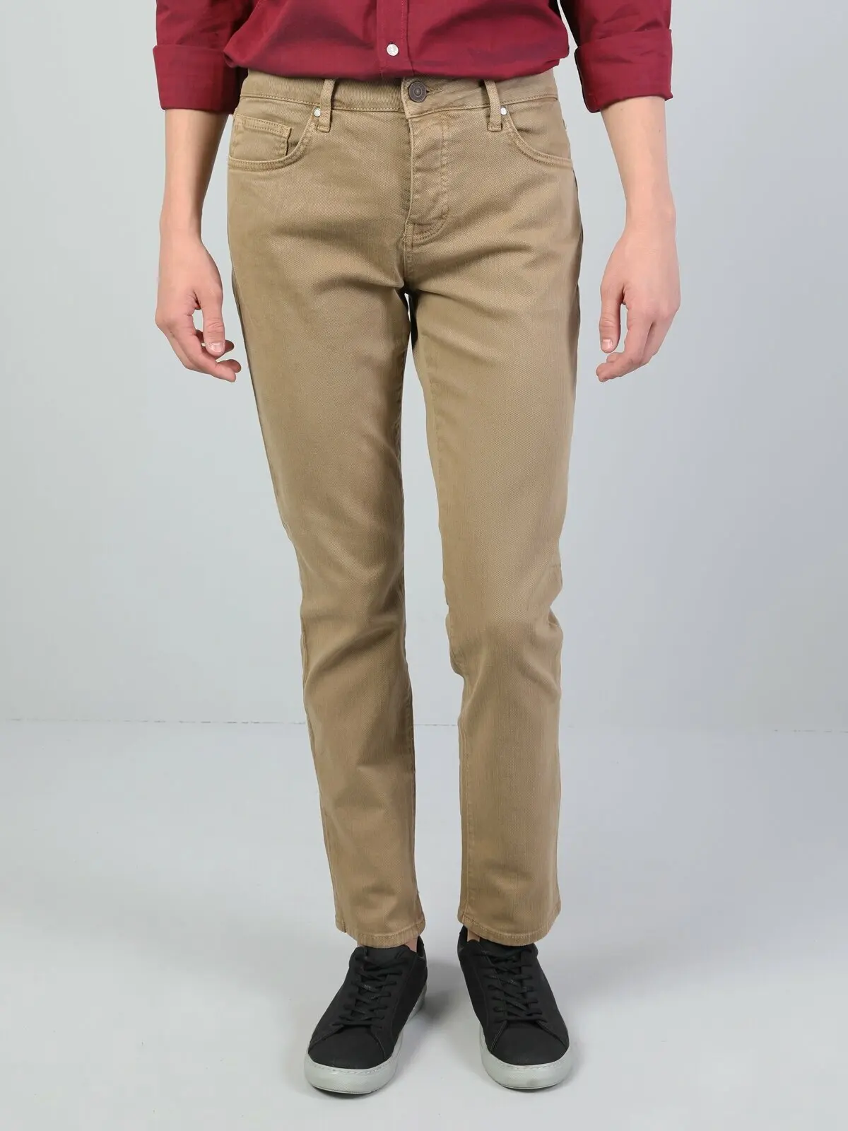 

Men 44 High Rise Straight LegPants