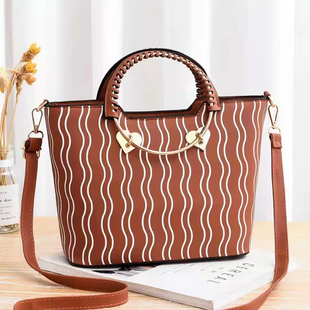 

2021 new Korean fashion handbag large capacity ladies slung handbag striped retro bag