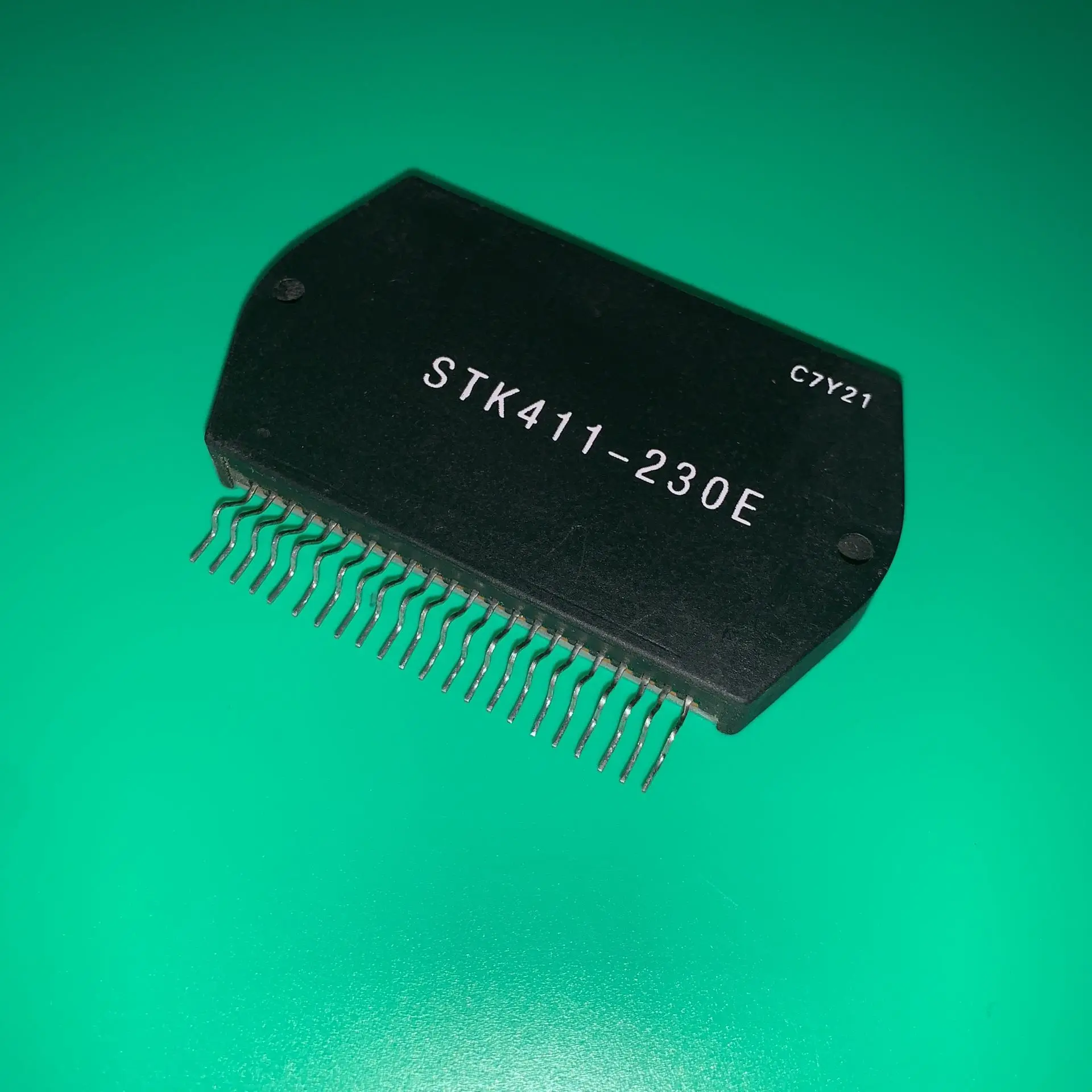 

STK411-230E SIP22 STK 411-230 E HYB-22 IC AUDIO VIDEO AMPLIFIER STK411230E STK411 230E