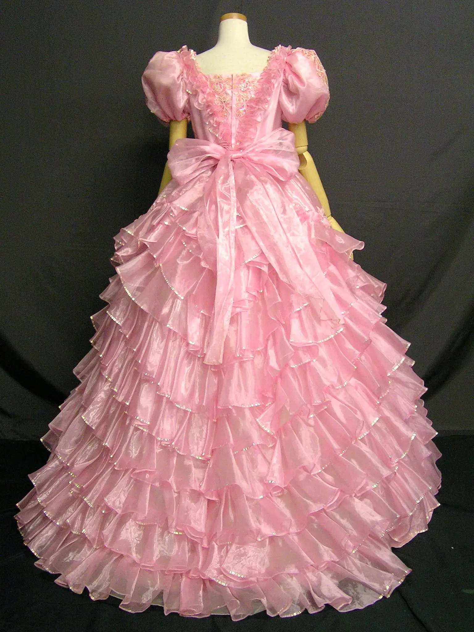

Pink puffy Quinceanera Dresses Lace edge Ruffles Ball Gown Sweet 16 Dress Sweetheart vestidos de 15 aos big sizes
