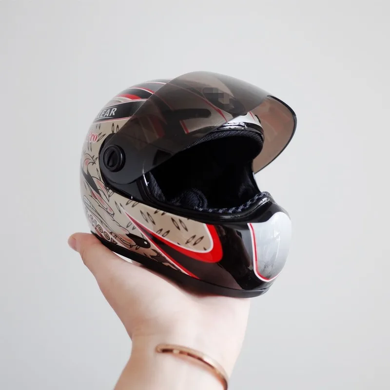 

Pet Cat and Dog Helmet, Cool Network Celebrity Mini Helmet, Photo Modeling Props Make Your Pet Become The First Fashion Fan