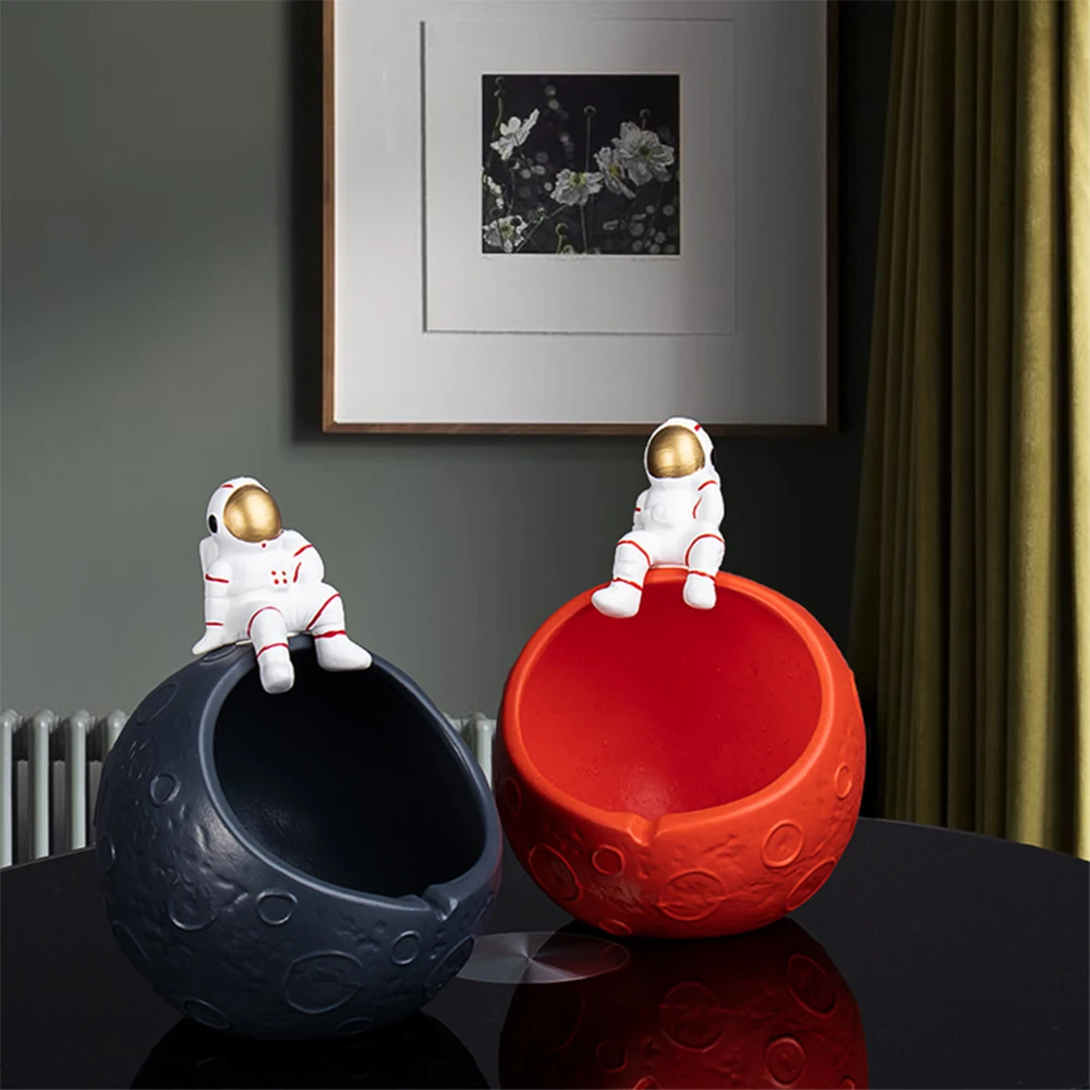 

Nordic Style Creative Astronaut Ceramic Tabletop Ornaments Living Room Key Storage Home Decoration