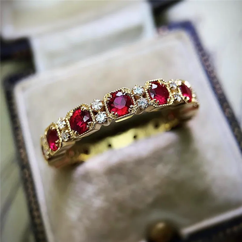 

Vintage Female Red Crystal Stone Ring Classic Gold Color Wedding Rings For Women Luxury Bridal Round Zircon Engagement Ring