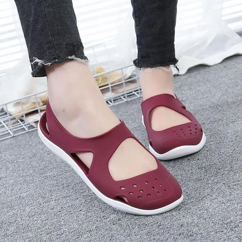 

Wholesale 5 PCS Versatile Soft Bottom Gel Closed-toe Sandals Porous Shoes Plastic Sandals Female Summer lykj-yx