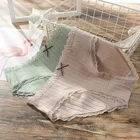 Нижнее белье женское кружевное, удобные дышащие хлопковые трусы со средней посадкой, с оборками на талии