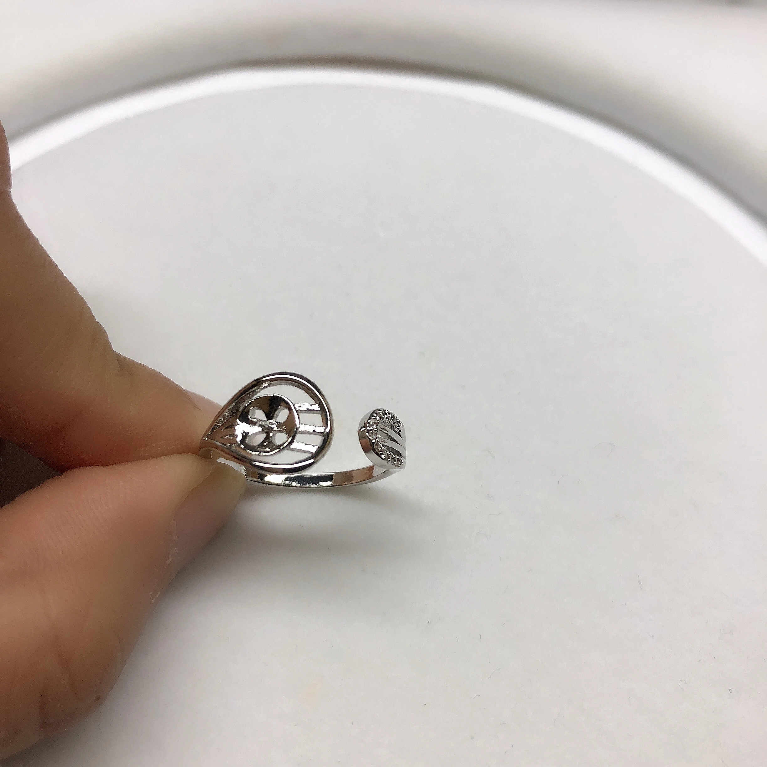 Основания для кольца с насадками для жемчуга, бисера, кристалла, нефрита, коралла и агата (горный хрусталь) в рамках горячей акции.