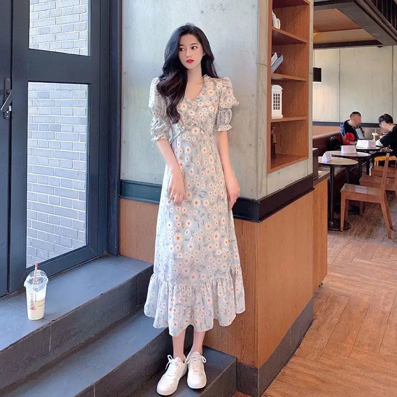 

French Retro Daisy Bellflower Floral Dress Female 2021 Summer New Temperament Waisted Fishtail Skirt V-neck Chiffon Long Skirt