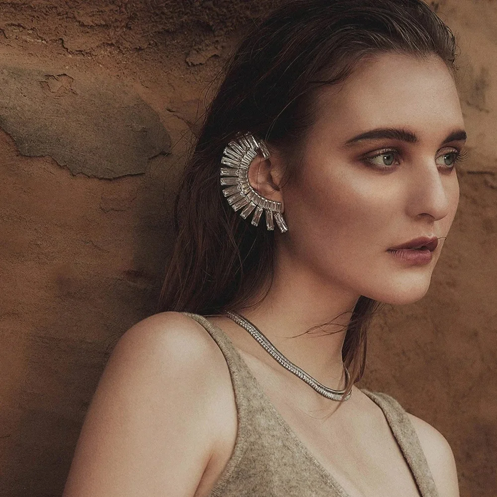 

Дизайнерские кубические серьги для пирсинга серьги-каффы для женщин Роскошные большие изогнутые серьги-гвоздики с фианитом индийские ювел...