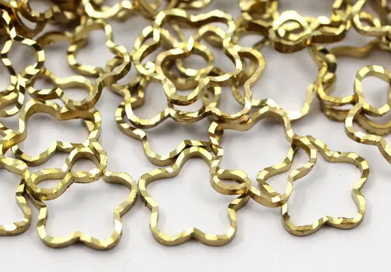 

24 Raw Brass Flower Charms (10 mm) M09