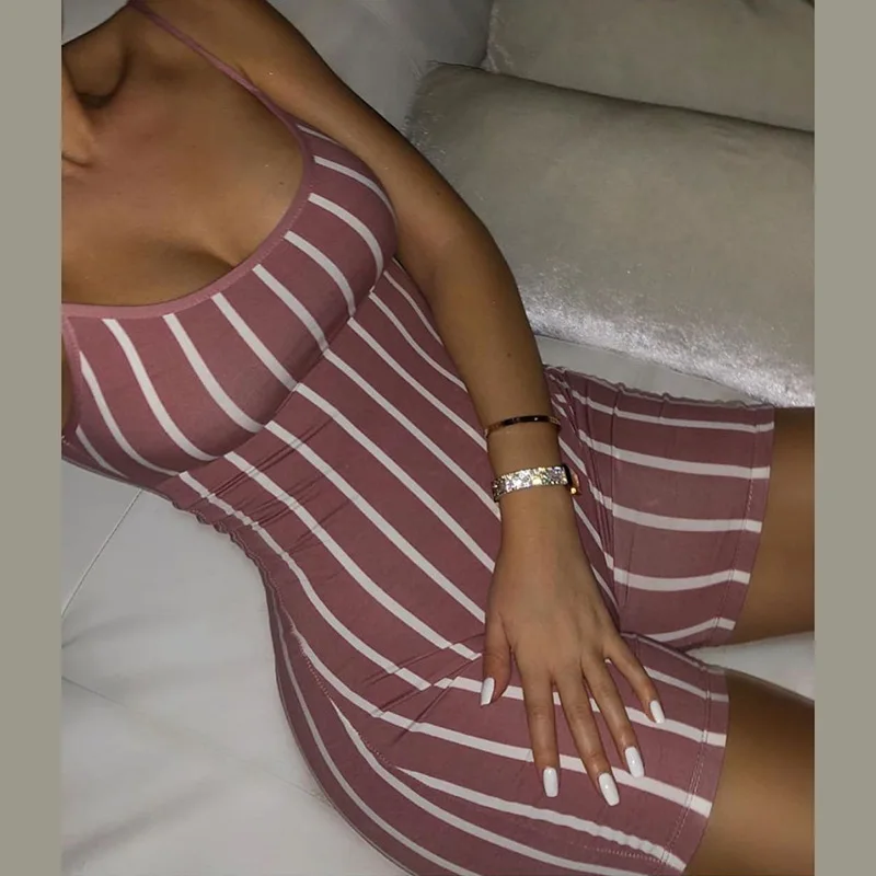 Женский домашний комбинезон на бретелях модный пикантный в полоску с красным и