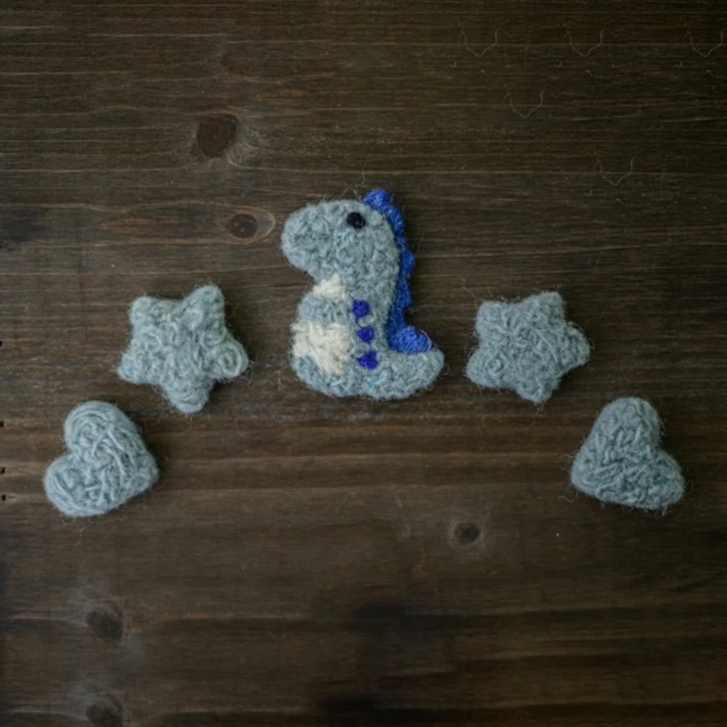 

5Pcs/Set DIY Handmade Baby Wool Felt Dinosaur Stars Love Heart Home Party Decor H055