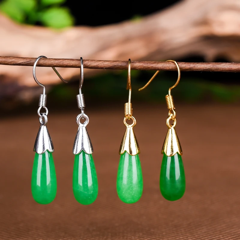 Серьги капли из серебра 925 пробы с инкрустированным натуральным зеленым нефритом