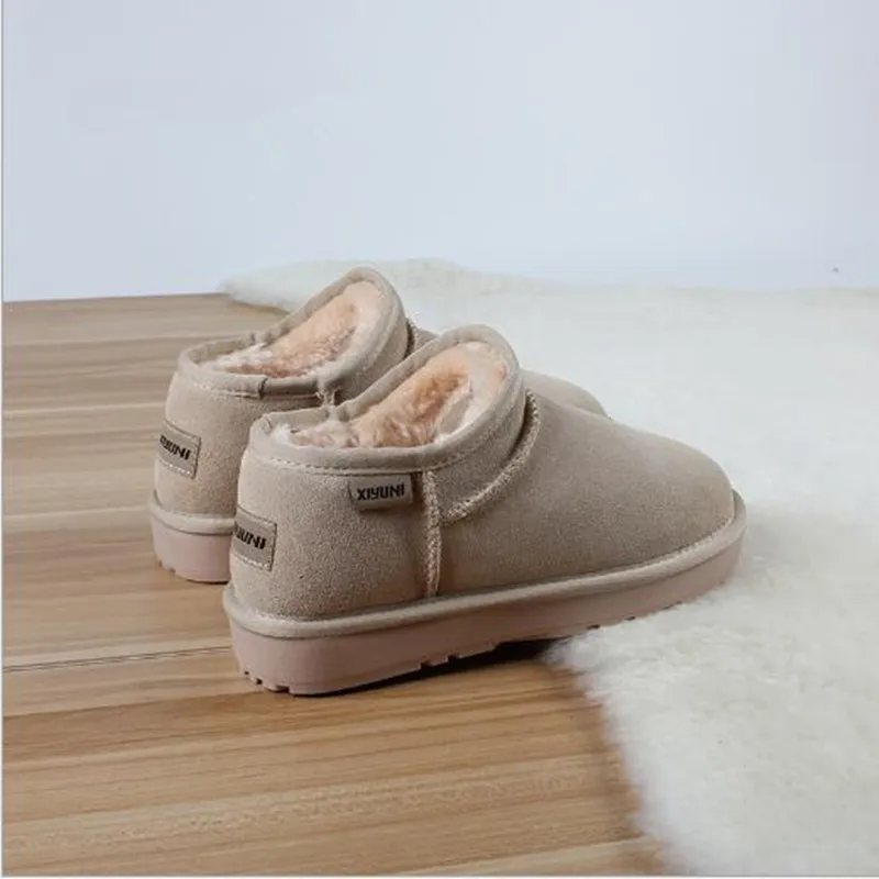 

35-41Large Size Cotton Shoes Leather Shallow Mouth Snow Boots Women Winter Warm Short Boots non-slip Plus velvet Bread Shoes 805