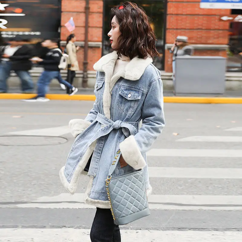 Утепленная бархатная джинсовая приталенная куртка Женское зимнее джинсовое