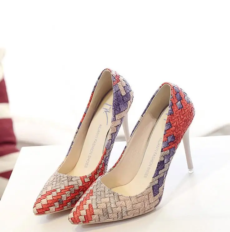 Новинка 2017 года сезон весна лето изысканные тонкие туфли с острым носком на