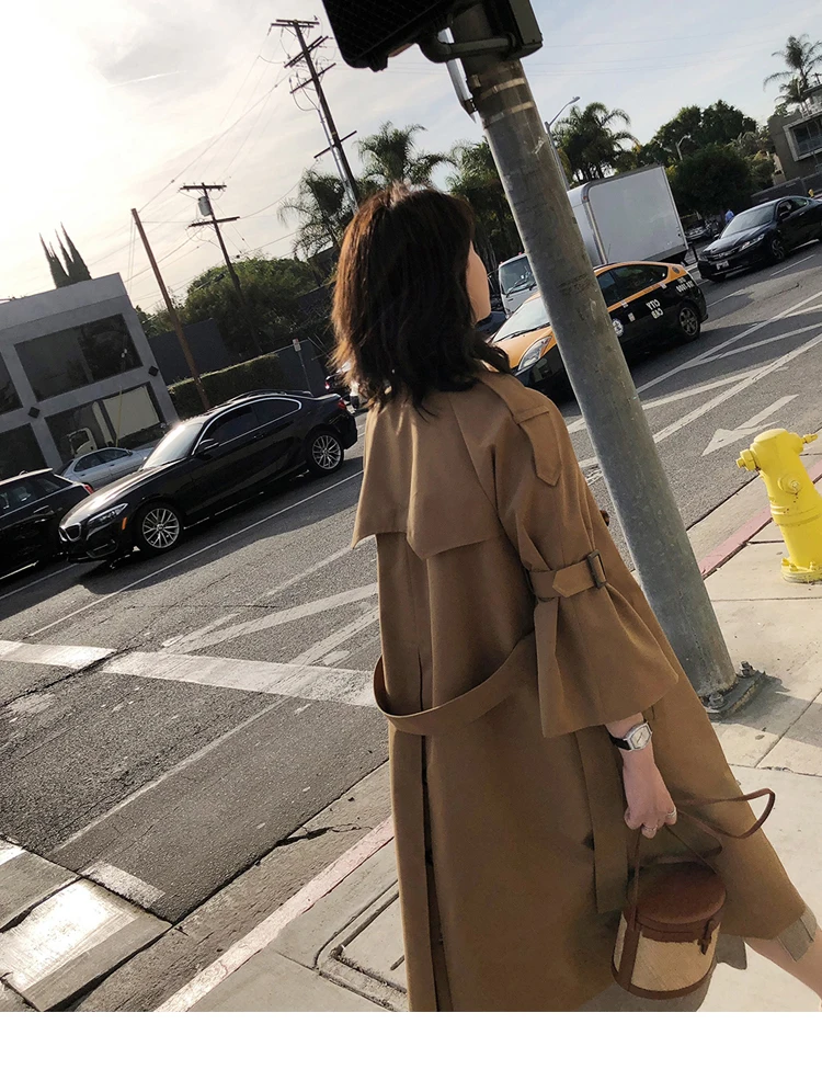 Тренчкот женский двубортный с расклешенным рукавом модная Длинная ветровка