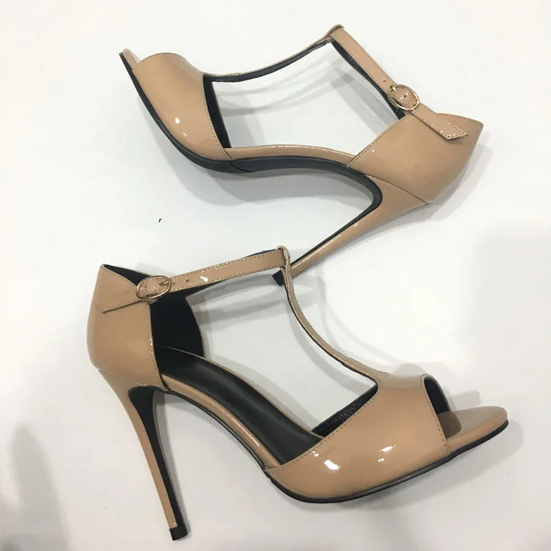 Сандалии-гладиаторы женские на высоком каблуке пикантные босоножки телесного