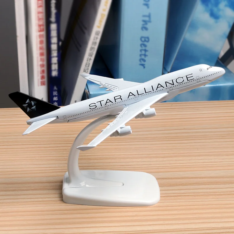 Модель самолета Star Alliance Боинг 747 400 16 см модель из сплава авиационного B747 с