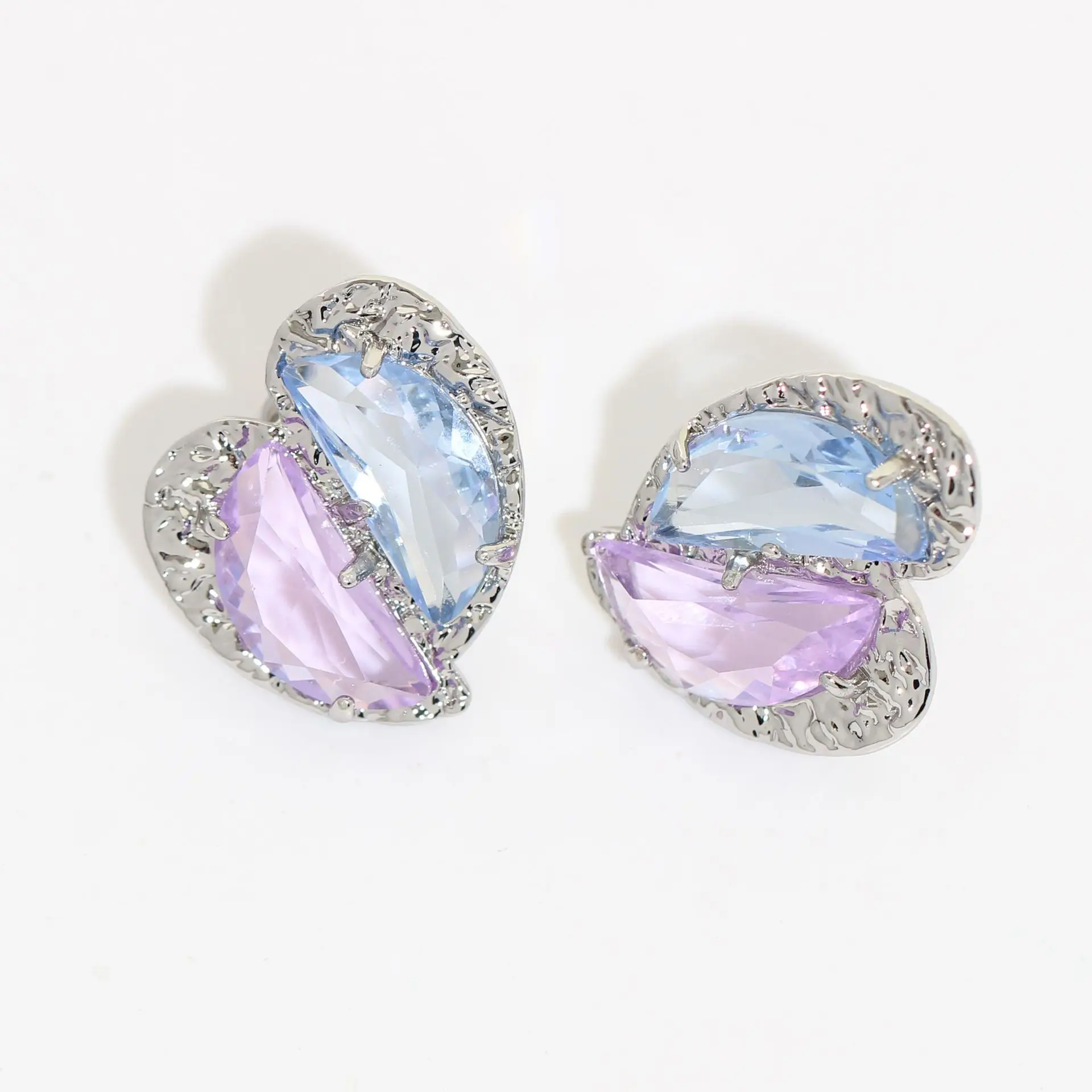 

Love Heart Series Metal Wind Stitching Contrasting Love Gemstone Stud Earrings