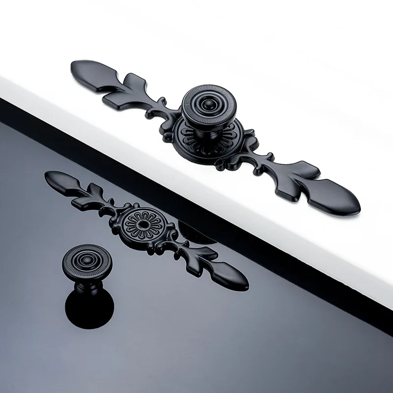 Черная ручка в современном минималистичном стиле прикроватный столик для