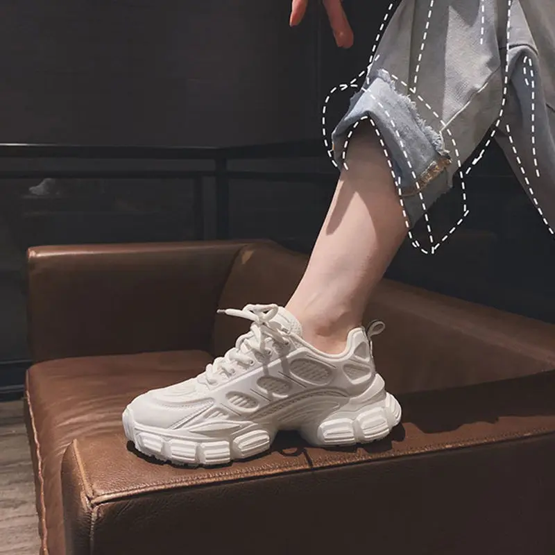 Женские кроссовки на платформе белые массивной вулканизированной подошве