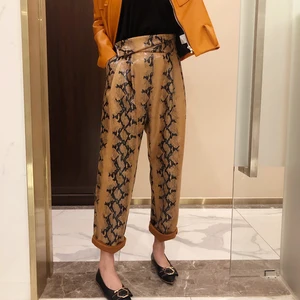 Ранняя весна новые эффектные Свободные повседневные штаны из искусственной кожи со змеиным узором женские модные Пионерские штаны из змеиной кожи Wq2432