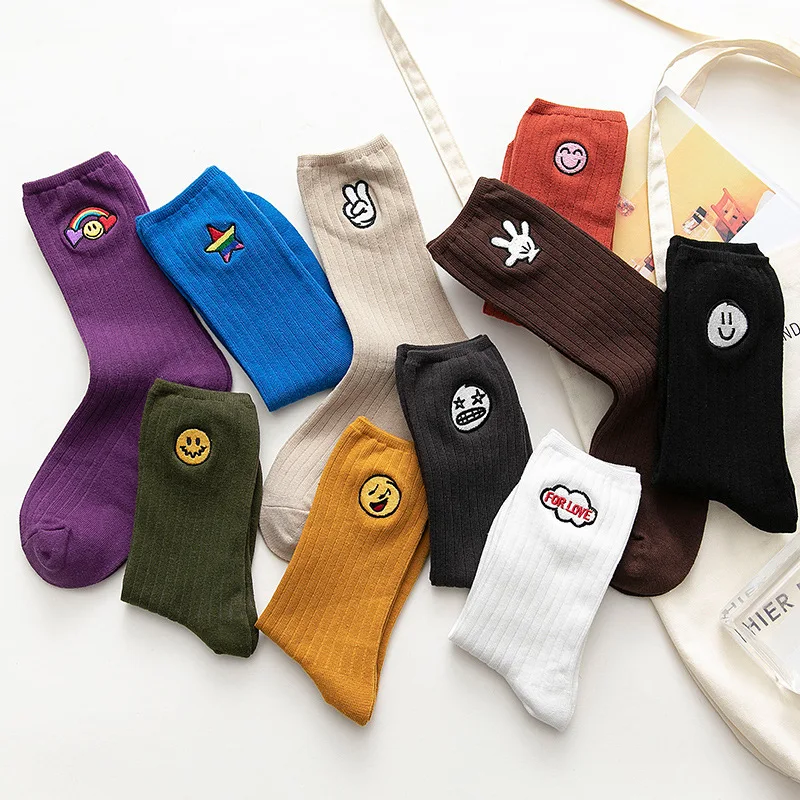Уличная одежда с мультяшной вышивкой забавные Женские носочки со смайликом
