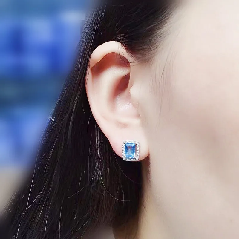 Серьги-гвоздики из серебра 925 пробы с натуральным голубым топазом карат х 2 шт.