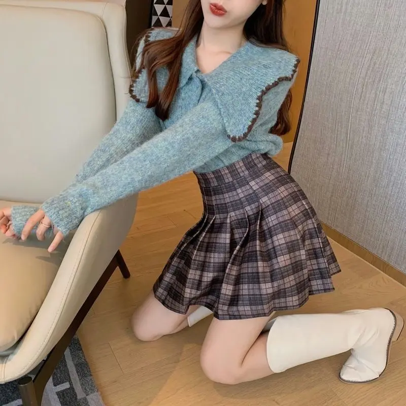 Женский трикотажный кардиган в стиле ретро укороченный облегающий винтажном с