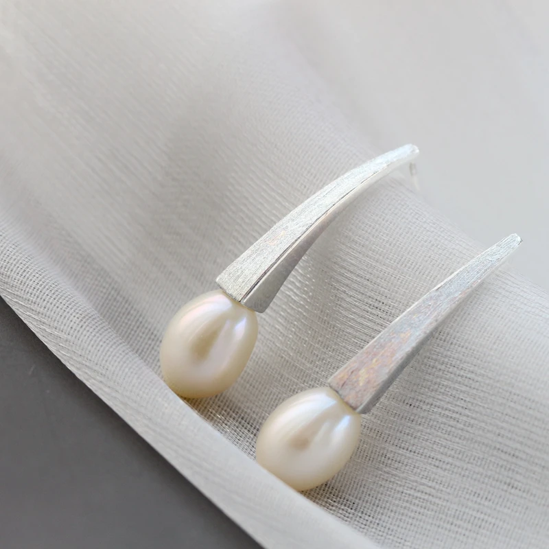 

Authentic 925 Sterling Silver Lady Retro Style Charm Inlaid Natural Freshwater Pearl Trendy Earring Jewelry Gift