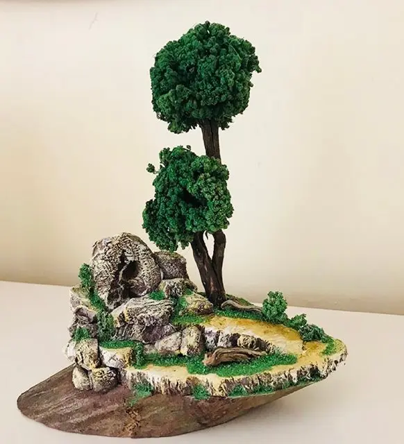 

Natural Tree On the Billet and Nature-Themed Miniature Garden