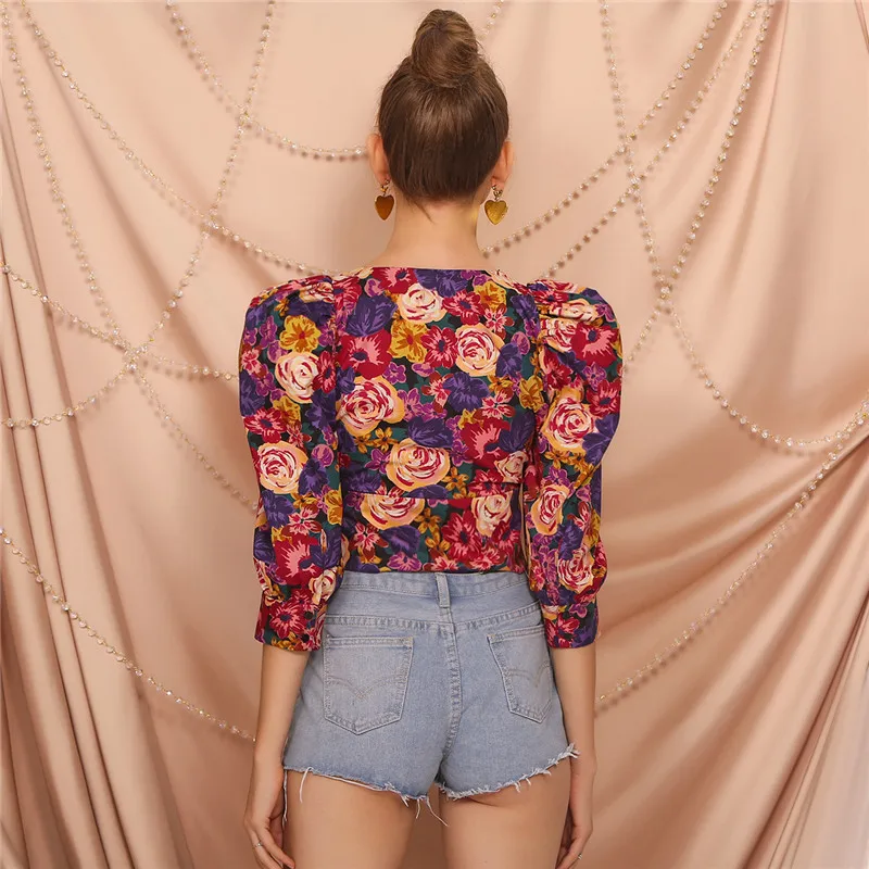 

Vintage Casual V-neck Women Floral T-shirts Summer Puff Sleeves Elegant Slim Tops for Ladies