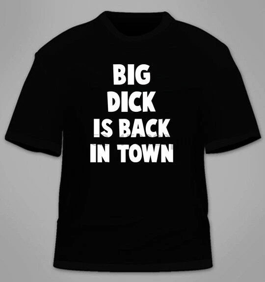 Большой член возвращается в город футболка. Забавный колледж отличный для