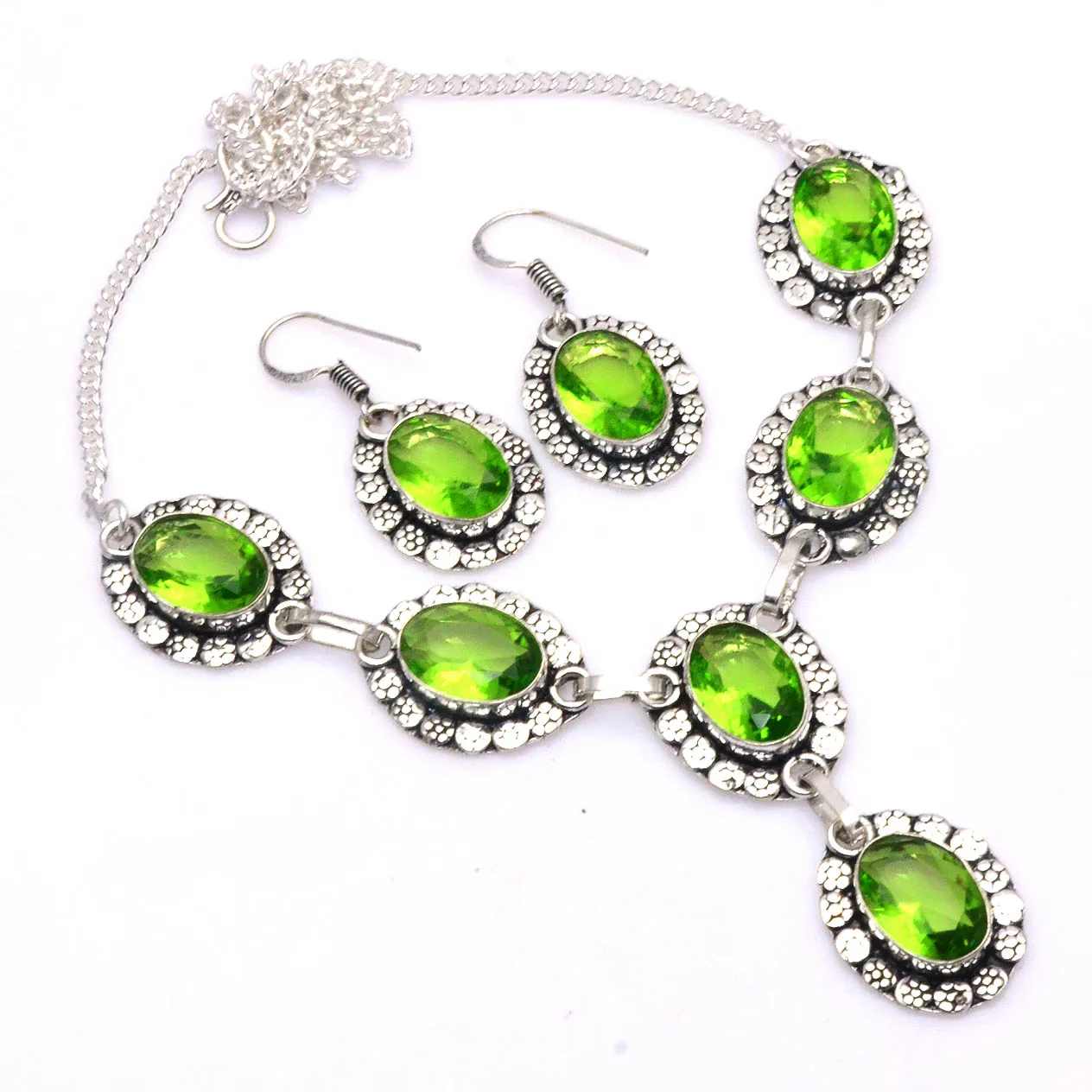 

Genuine Peridot Necklace + Earings Silver Overlay over Copper, 49 cm , N4628