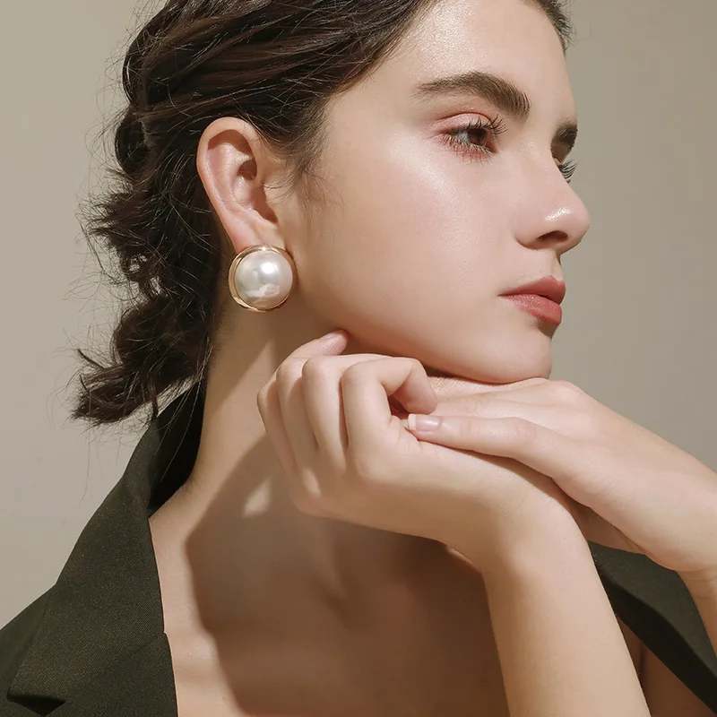 

Simple Round Pearl Stud Earrings Silver Needle Atmosphere Earrings Retro Cold Wind Temperament Earrings Women Pearl Hoop Earring