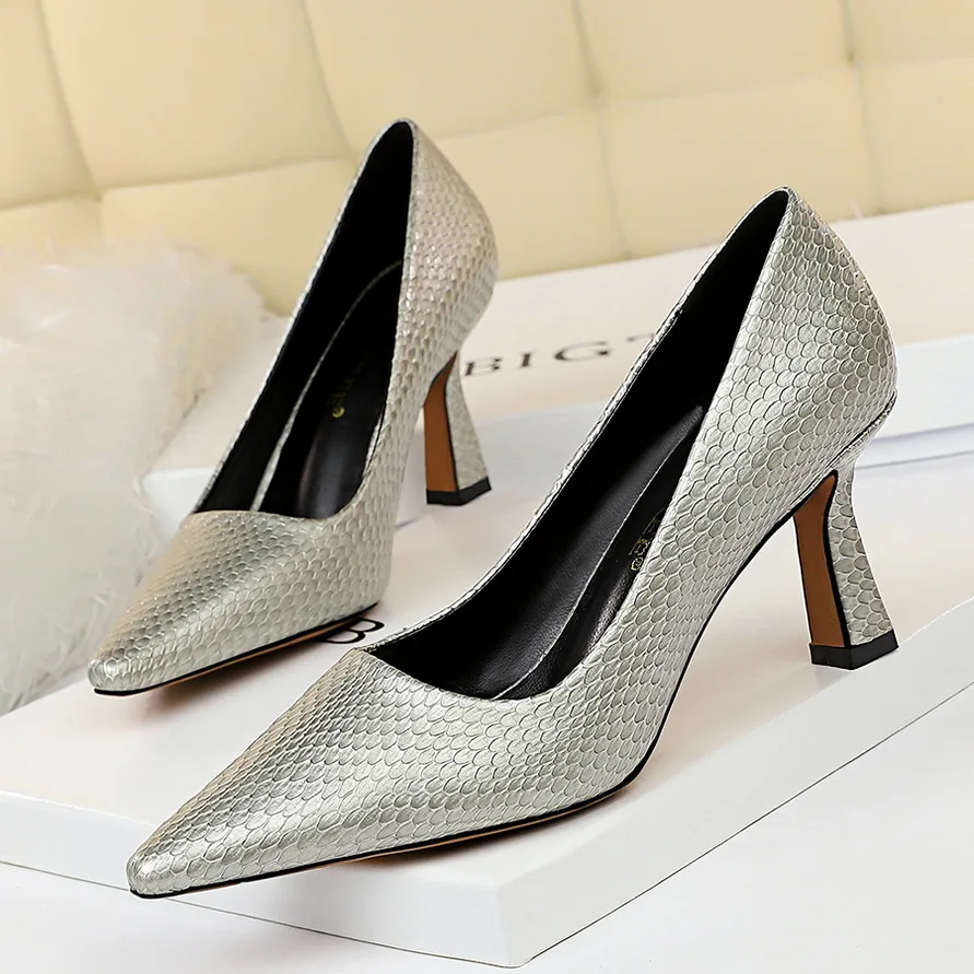 Туфли лодочки женские с заостренным носком кожа высокий каблук без застежки