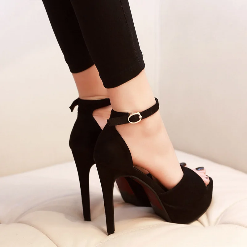 Женские туфли на платформе и высоком каблуке черные лодочки с открытым носком