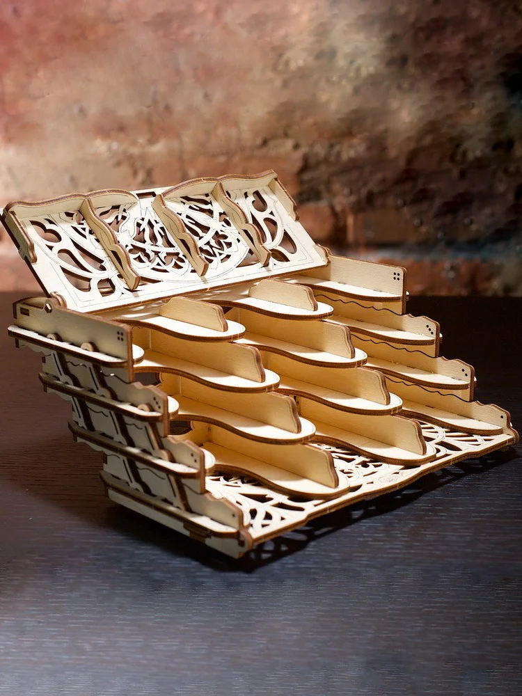 

Ugars Ukraine imported wooden mechanical model board game peripheral assembled toy dice TACA card storage