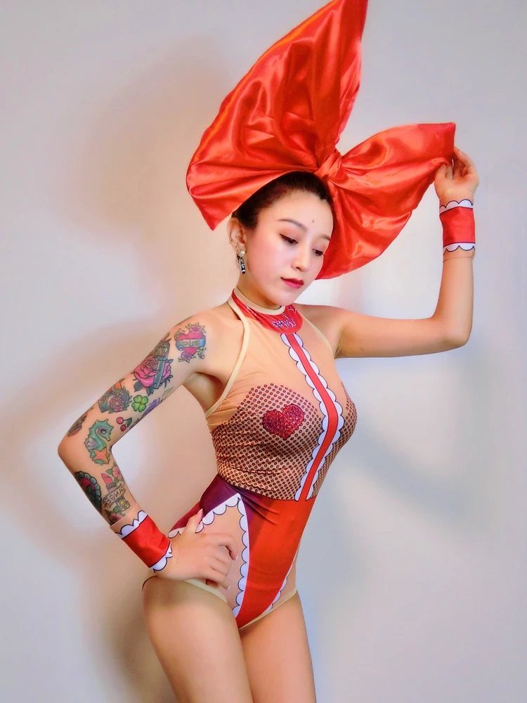 Сексуальный костюм с открытой спиной со стразами красный головной убор бантом на