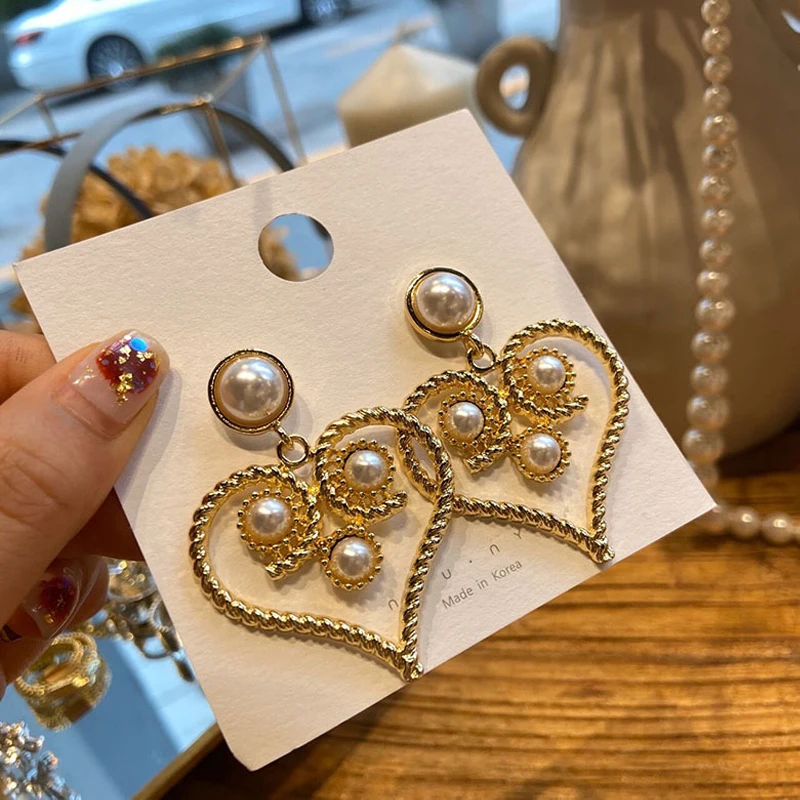 

European and American Metal Baroque Retro Exaggerated Hollow Pearl Twist Love Earrings Silver Needle Stud Earrings